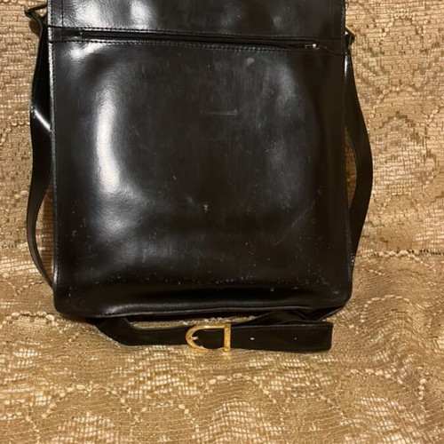 Classic black leather shoulder bag used, timeless professional style