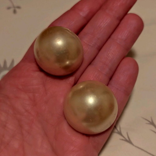 Clip-on earrings retro iridescent like new, beige
