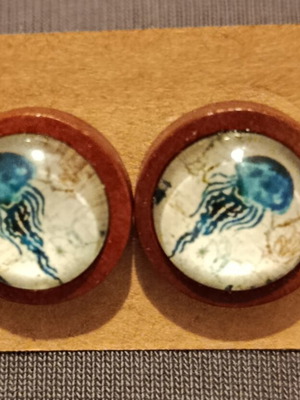 Wooden stud earrings like new, brown multicolor