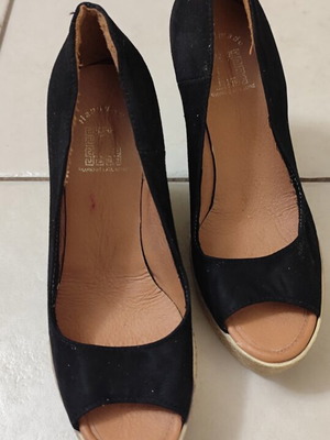 Steve Madden black peep-toe espadrille platform shoes like new