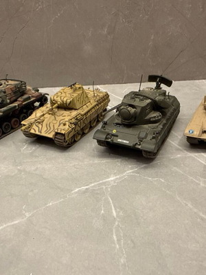 Σετ 4 στρατιωτικά μοντέλα τανκς μεταχειρισμένα, κλίμακα 1:72