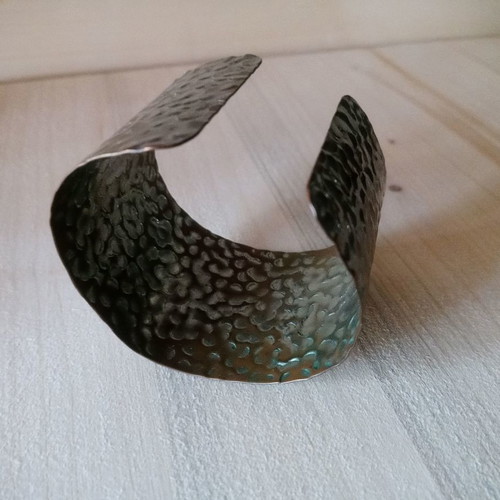 Metal bracelet used with hammered design, dark silver color