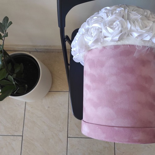 Bouquet of white satin roses in box new condition