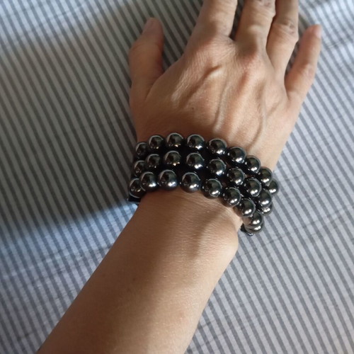 Bracelet new with pearls and chains, gray and black