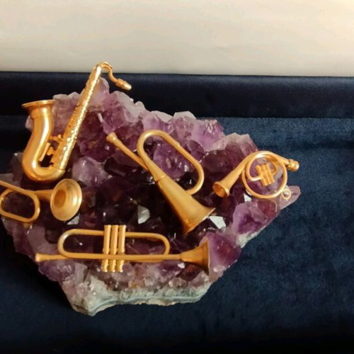 Amethyst used with gold-plated wind instruments, irregular size