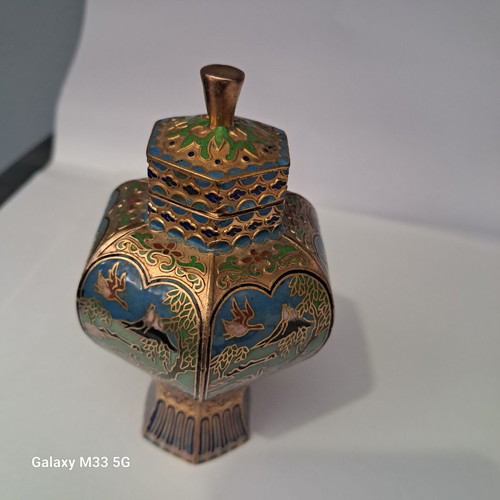 Polygonal cloisonné vase with lid