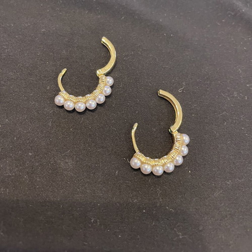 Gold-plated pearl earrings