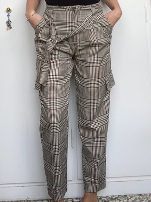 Checked fabric pants like new with belt and side pockets