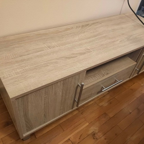 Coffee table and TV stand like new, melamine wood design