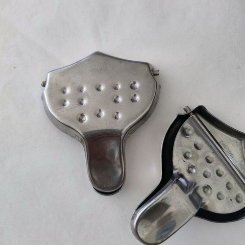 Gnali Silvio stainless steel lemon slice squeezers set of 2