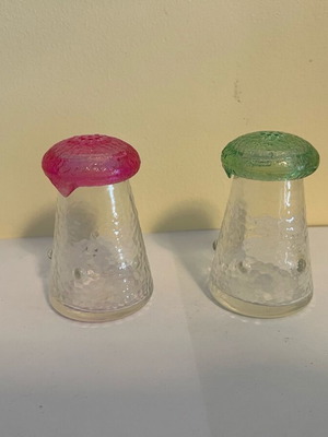 Glass salt and pepper shakers new, height 7.5cm