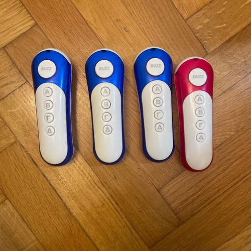 Remote controls like new, set of 4 pieces