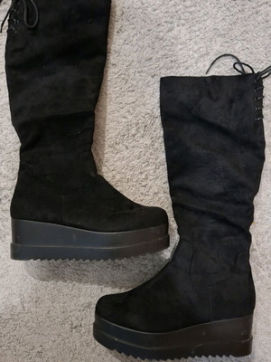 Black tall boots like new, size 40