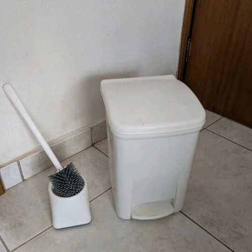 Trash bin and toilet brush used, set