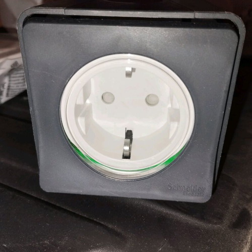 Outdoor socket new waterproof for external use