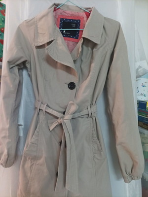 Trench coat like new, size S, beige