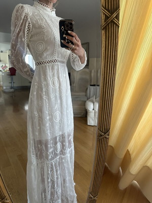 Nejma Resortwear White Dress like new, size S with lace and sheer sleeves