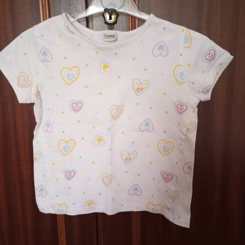 T-shirt for 5-year-old girl like new, white