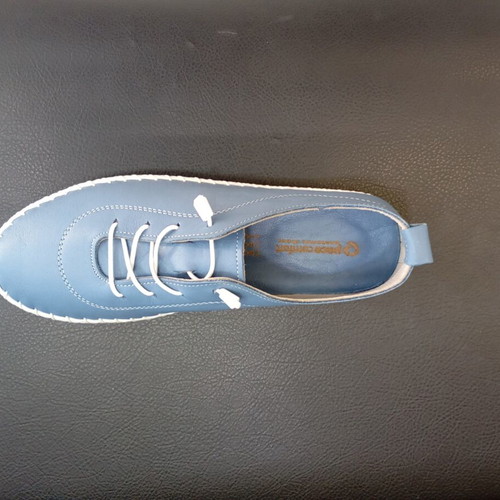 Leather low sneakers new with anatomical sole, black and blue