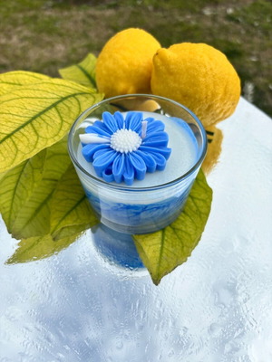 Handmade soy candle with baby kiss, fresh linen, sandalwood scents