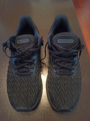 Under Armour Hovr Machina 3 αθλητικά παπούτσια μεταχειρισμένα, νούμερο 42, μαύρα