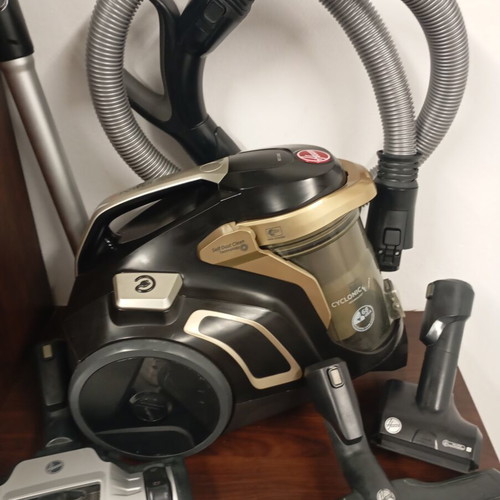 Hoover vacuum cleaner like new, bagless, good working condition