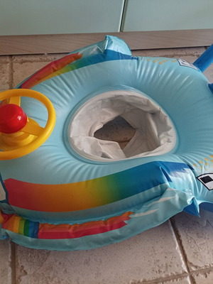 Inflatable car baby float used with leg holder