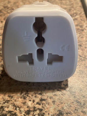 Lamtech Universal Travel Adapter with Shutter new