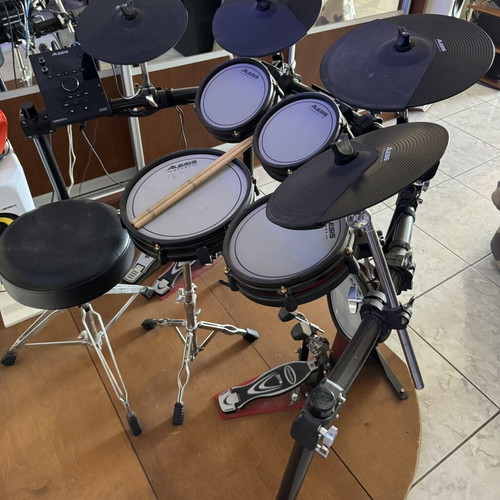 Alesis Crimson II SE Electronic Drum Kit like new with DW 5100 and double pedals