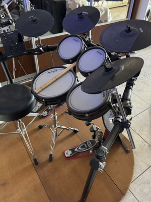 Alesis Crimson II SE Electronic Drum Kit like new with DW 5100 and double pedals