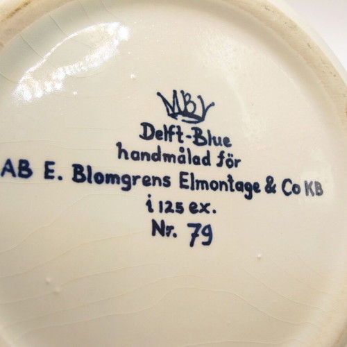 Delft porcelain box hand-painted like new, Sweden 1979