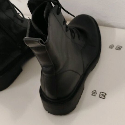 Only women's boots size 38 like new, black