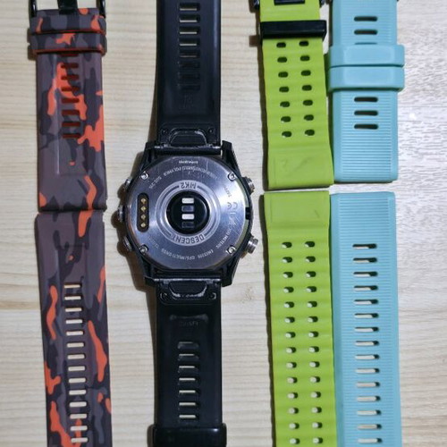 Garmin MK2 like new with box and silicone straps