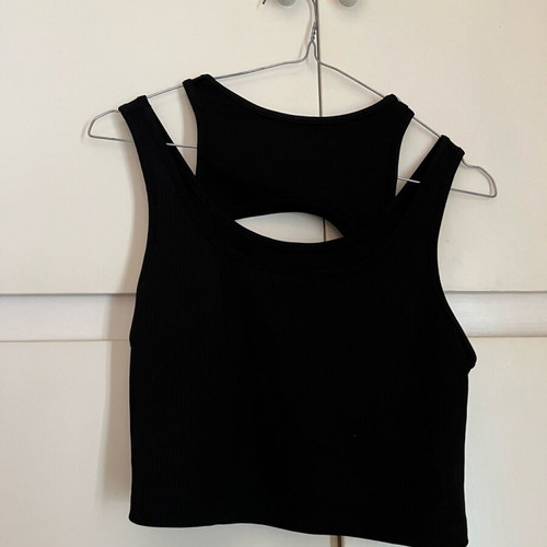 Crop top black sleeveless like new Shein, size L