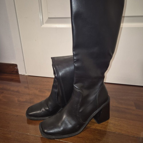 Tall black boots below the knee size 38