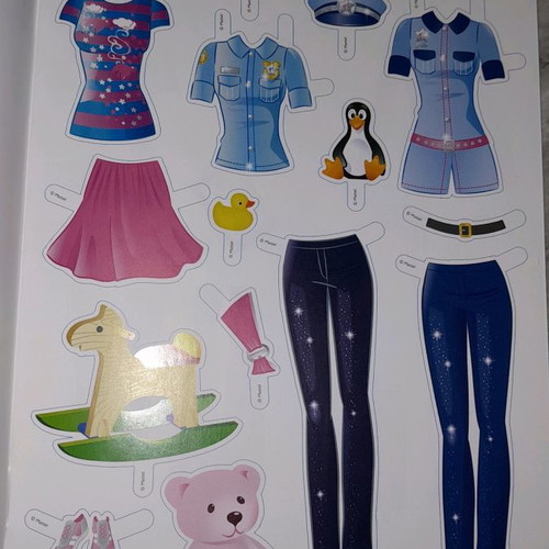 Barbie Dreaming To Be New, Book With 4 Paper Dolls And Costumes