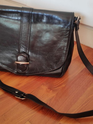 Vintage black leather crossbody bag used