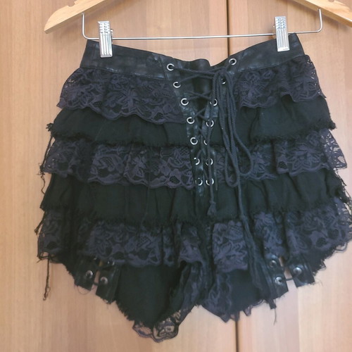 Goth shorts RNG - Red Night Gothic like new, size Medium, black