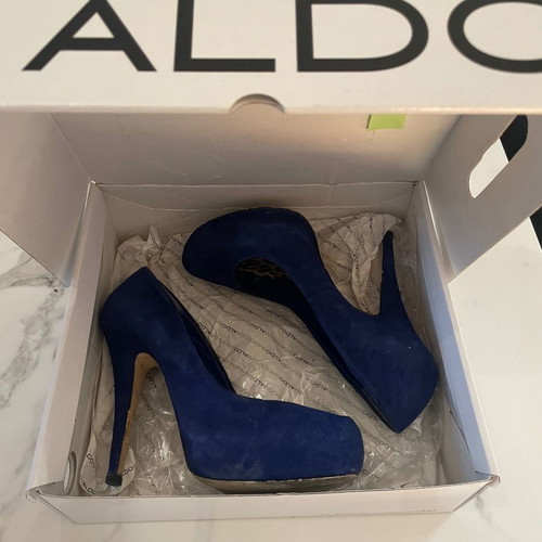 Aldo pumps used, electric blue, size 39, suede