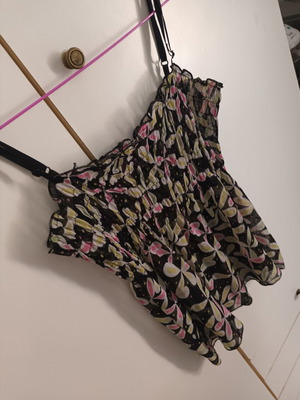 Blouse floral with adjustable straps, like new, size S