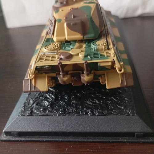 Tiger II Tank Model 1:72 scale DeAgostini like new