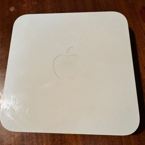Apple AirPort Extreme 802.11n (5th Generation) Base Station used