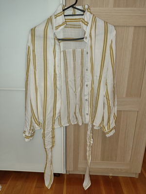 Shirt size M 38 10 like new, white and beige striped