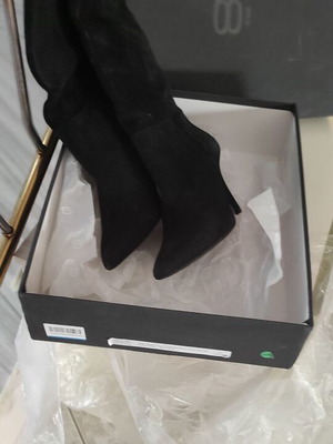 Marian suede leather boots new, black, size 39