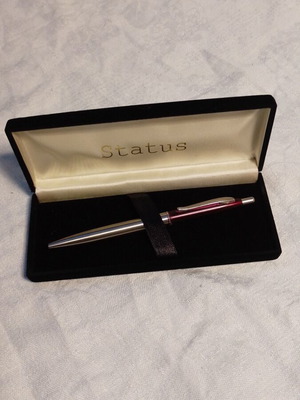 Vintage Status pen with case like new