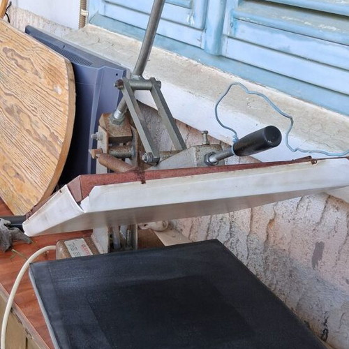 T-shirt stamping press used with slight surface oxidation