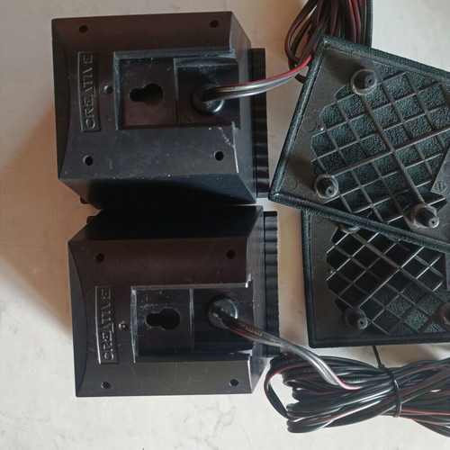 Creative surround speakers like new