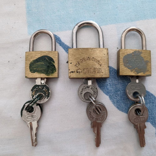 Small padlocks and keychain tags used, 3 padlocks and 2 tags