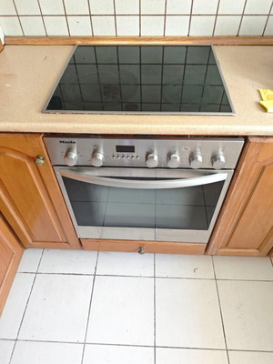 Miele Built-in Oven and Ceramic Hob Set like new, Made in Germany