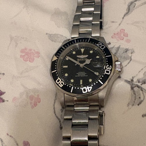 Invicta wristwatches, 2 pieces, green quartz and black automatic